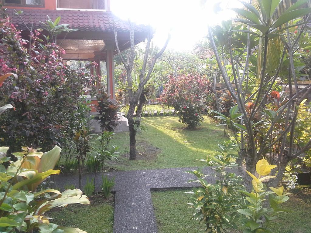 Dewi Ayu Accomodation Hotell Ubud Exteriör bild